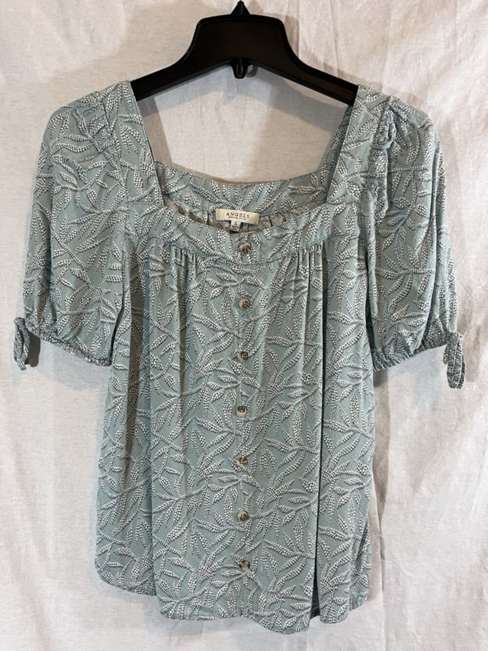 Angels Women’s Small Blue Leaf Print Short Sleeve Blouse